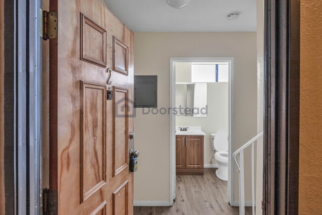 Building Photo - 922 W 25th St