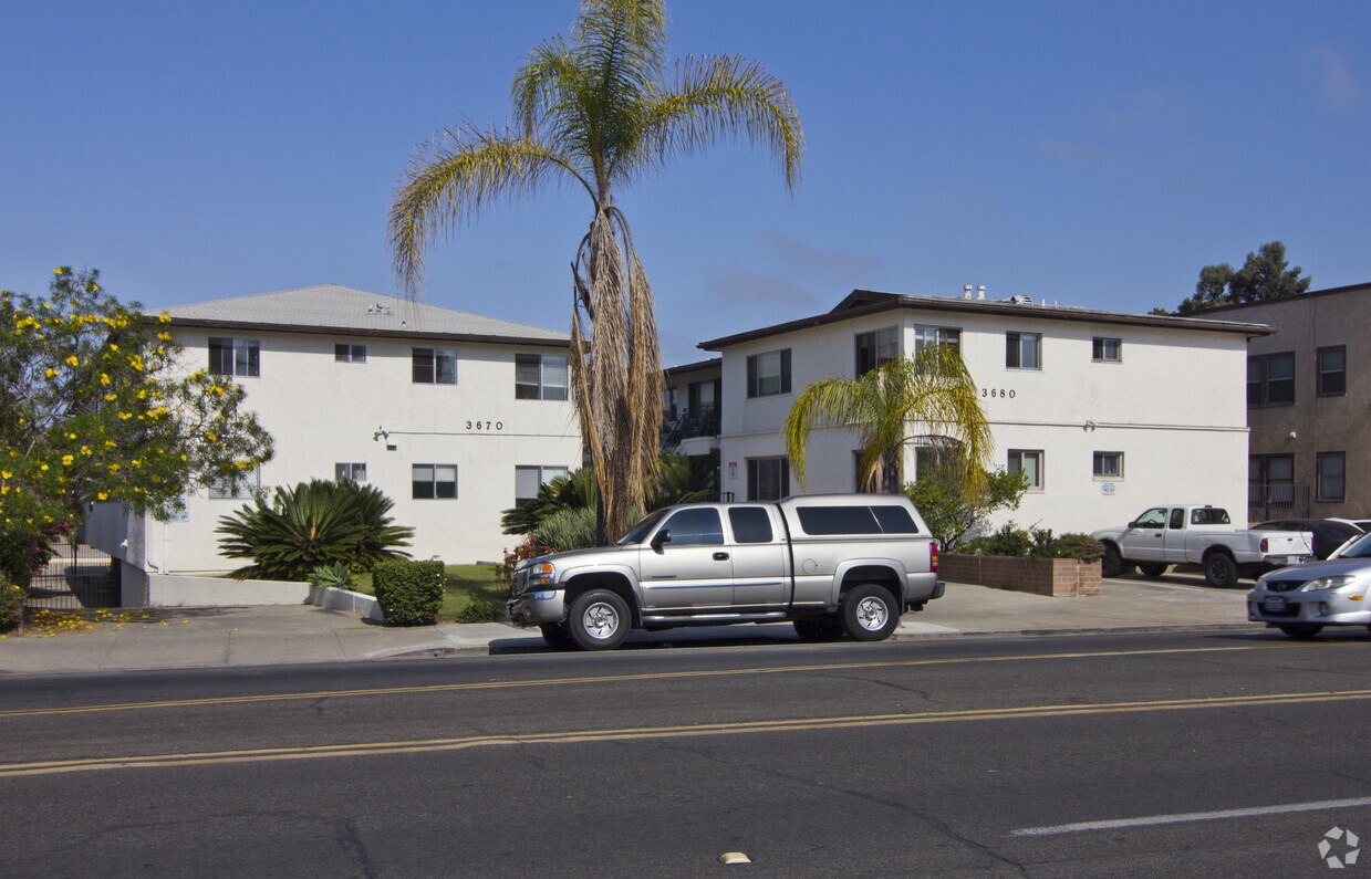 Foto principal - 3670-3680 Park Blvd