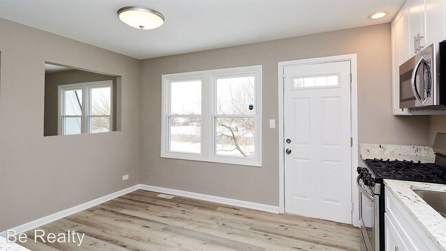 Foto del edificio - 4 br, 1.5 bath House - 17790 Springfield Ave