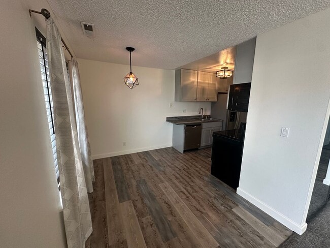 Foto del edificio - Modern Reno apartment 2 bedroom 1 bath! Co...