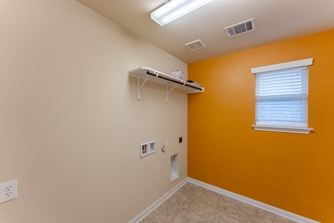 Building Photo - 448 Bottle Brush Dr
