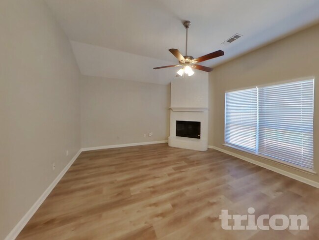 Foto del edificio - 1106 Castleman Dr