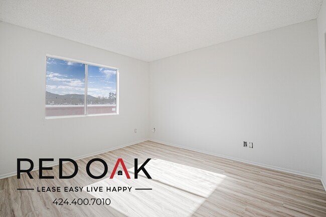 Foto del edificio - 10346 Commerce Ave