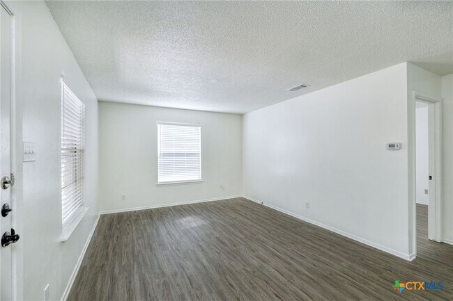 Foto del edificio - 11410 Pollyanna Ave