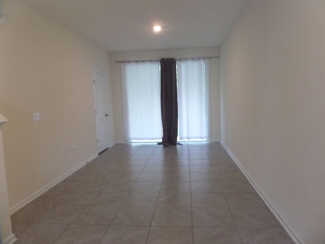 Foto del edificio - Well Maintained Townhouse, Oakleaf Area