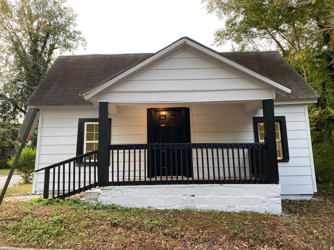 49 Reynolds St, Newnan, GA 30263 House Rental in Newnan, GA