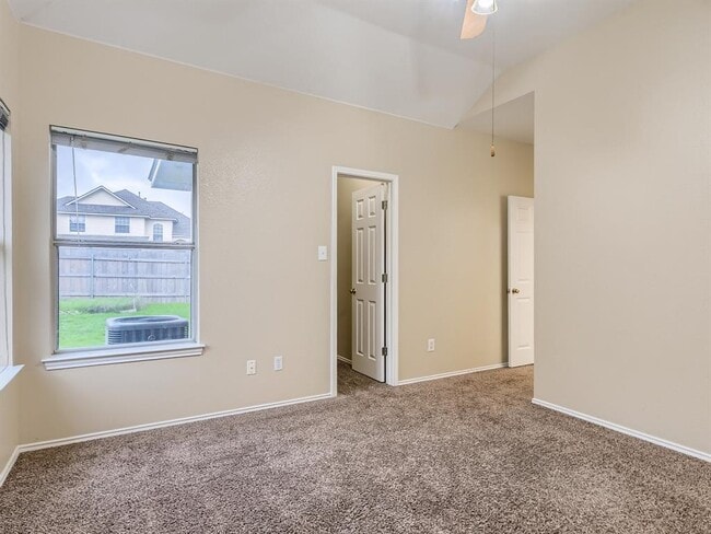 Building Photo - 2858 Southampton Way