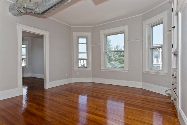 Foto del edificio - 73 Barnes Ave
