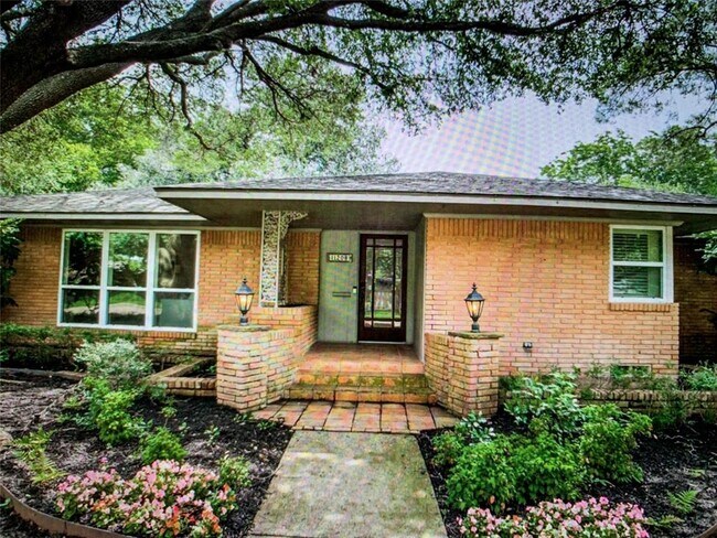 Building Photo - 11208 Pinocchio Dr