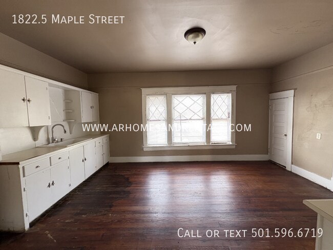 Building Photo - 1822.5 Maple St