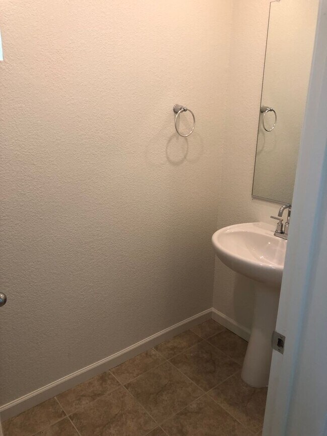 Building Photo - BEAUTIFUL FOLSOM HOME IN GATED COMMUNITY!!