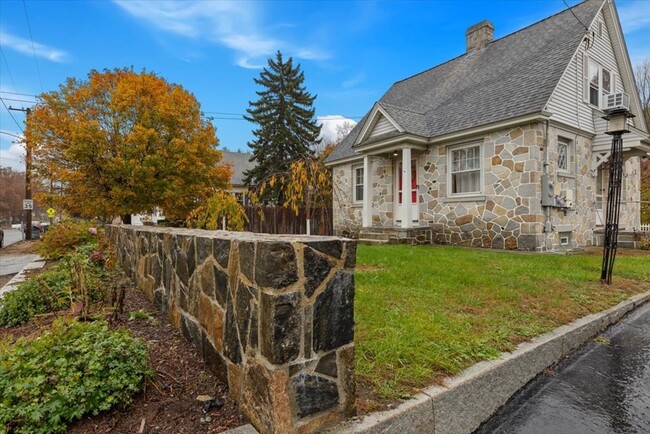 Building Photo - 204 Groton Rd