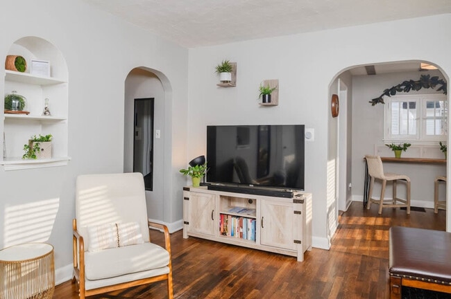 Building Photo - 432 W Seymour St