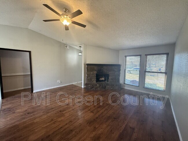 Foto del edificio - 316 W Austin St