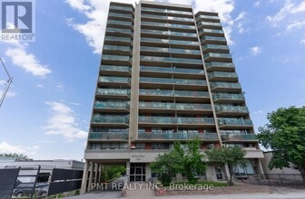 Building Photo - 5949 Yonge St