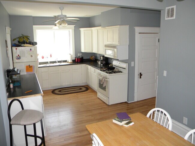 Foto del edificio - 309 Birch Ave S