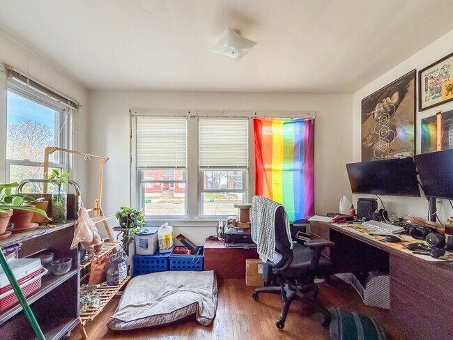 Foto del edificio - Charming & Convenient 2 Bedroom Near UIUC – Great Location!