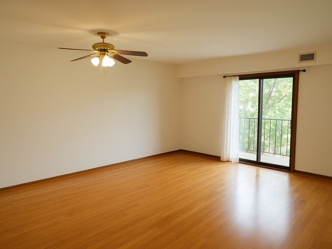 Building Photo - 817 Oakton St