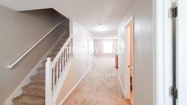 Foto del edificio - 6342 Hickory Ln Cir