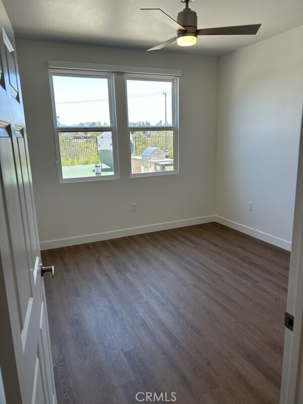 Foto del edificio - 4933 N River Rd