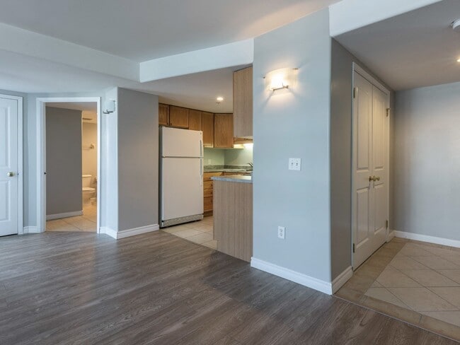 Building Photo - Peninsula Place