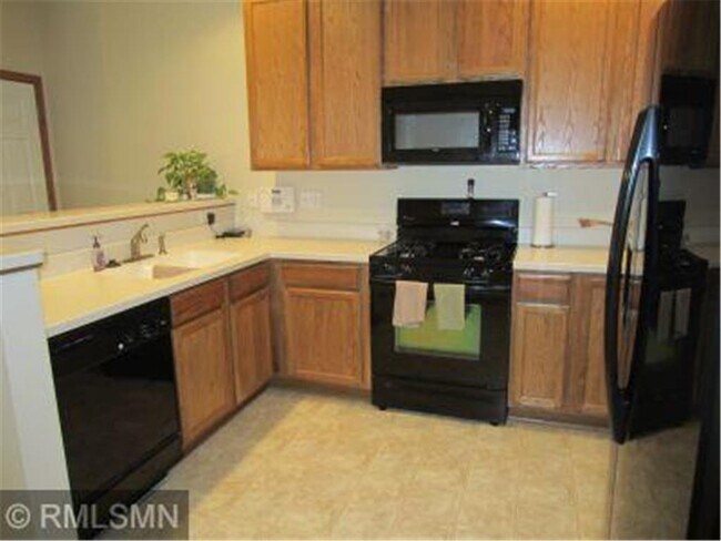 Foto del edificio - 9613 Linden Ln N