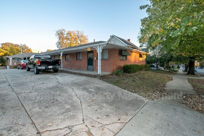 Building Photo - 1401-1403 S Frisco Ave