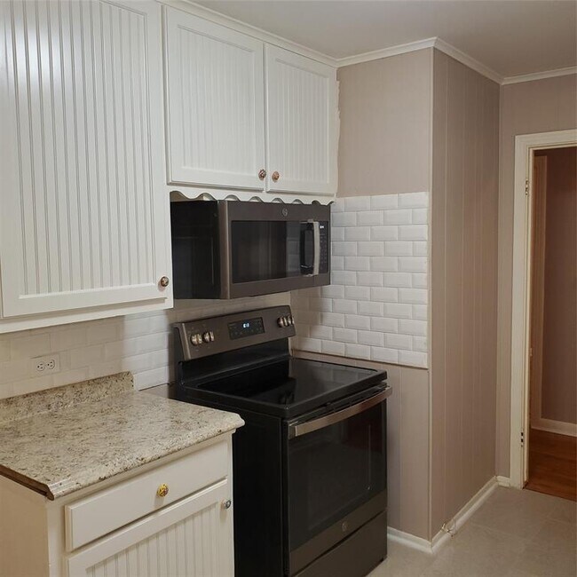 Building Photo - 1124 Tobola St