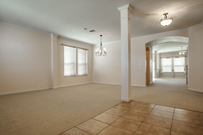 Building Photo - Spacious and Immaculate 2 story home. Its ...