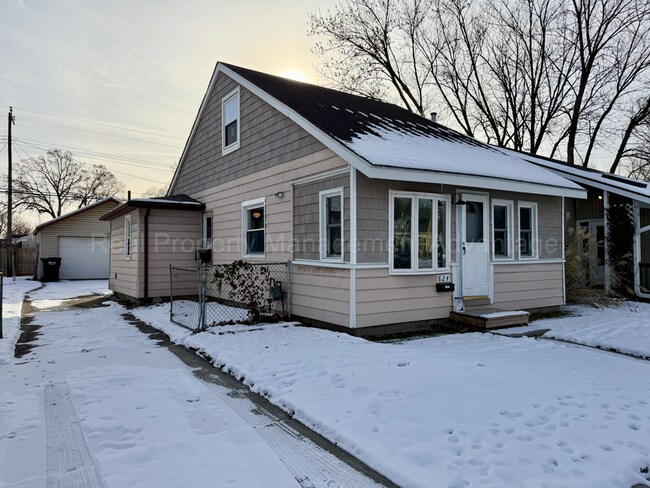 Foto del edificio - Updated Ranch on Double Lot Near Royal Oak & Ferndale