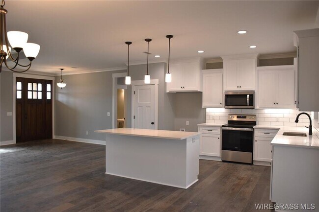Building Photo - 364 Lakes Dr