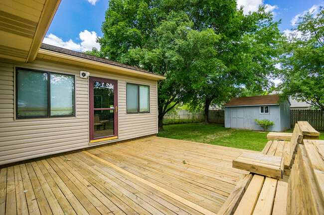 Building Photo - 2700 Millview Dr
