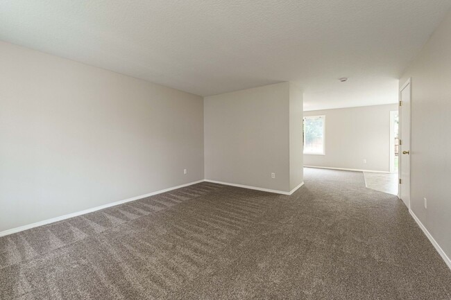 Foto del edificio - A/C Equipped 4 Bedroom 2.5 Bath Located in...