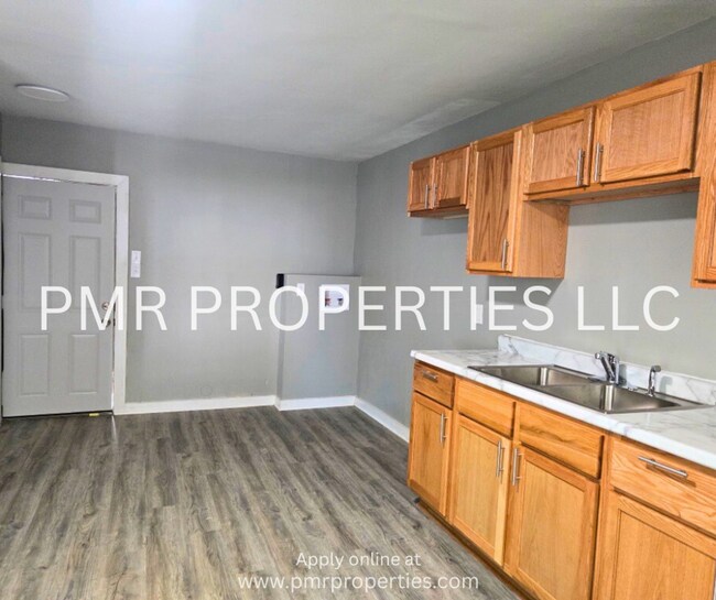 Building Photo - 2 Bedrooms/1 Bathroom House