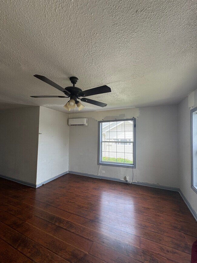 Sala de estar - 210 Claremont Ave