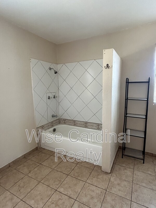 Foto del edificio - 1017 N Main Ave