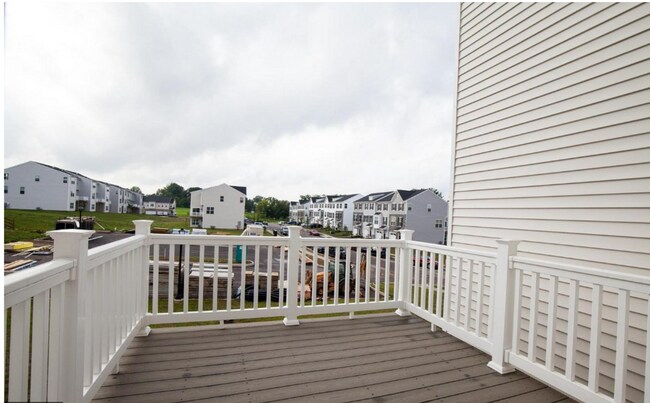 Building Photo - 3Bed, 2.5Bath - Fabulous NEW Townhome for ...