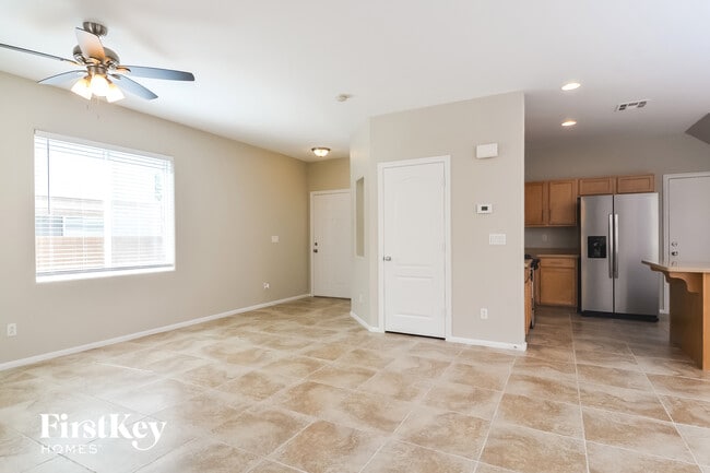 Foto del edificio - 624 Summit Valley Ln