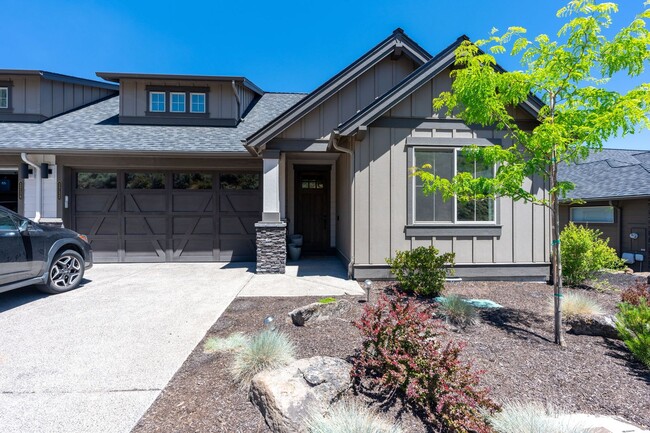 Building Photo - 3 Bed 2 Bath Fully Furnished-Single Level-...