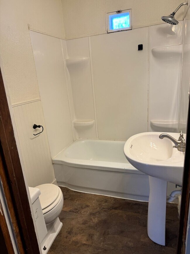 Foto del edificio - 2509 4th St NE, Jamestown, ND 58401
