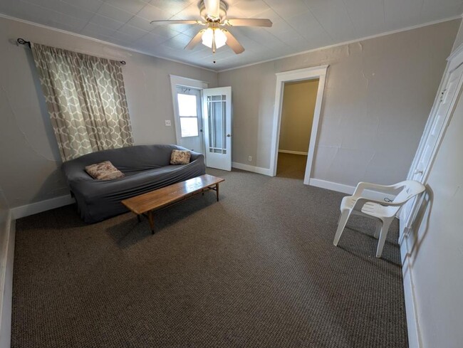 Building Photo - 711 Elm St