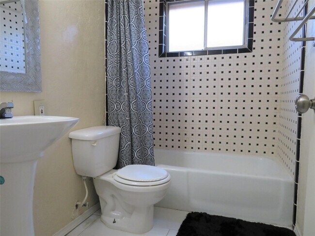 Foto del edificio - 1006 Avenue L