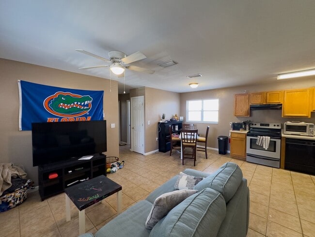 Photo - 1014 SW 1st Ave Apartment