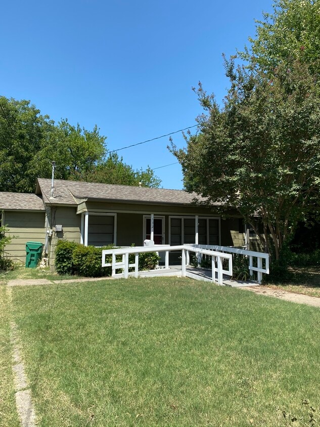 Primary Photo - 1321 Anna St