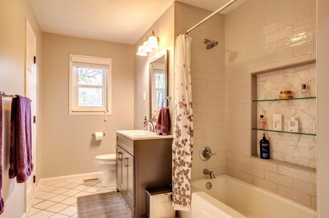 Building Photo - 7532 Luscombe Dr