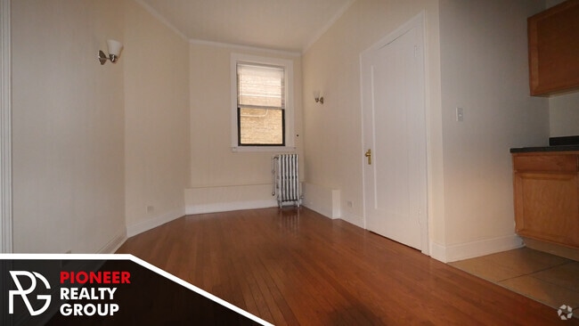 Building Photo - 4647 N Paulina St