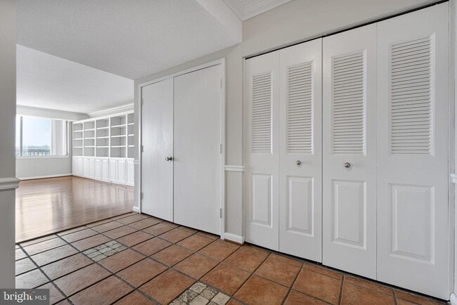 Foto del edificio - 3709 S George Mason Dr