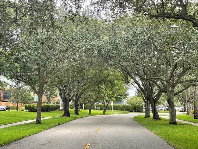 Foto del edificio - 2588 Garden Ct