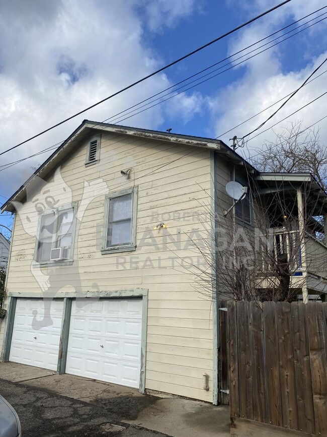 Building Photo - 152 W. 22nd Street