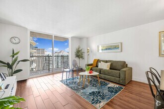 Building Photo - 1200 Brickell Bay Dr